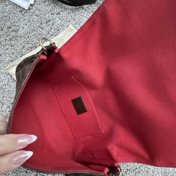 Louis Vuitton Damier Ebene Favorite MM - Picture 4 of 13